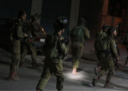 قوات الاحتلال تعتقل (7) مواطنين بالضفة