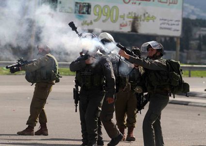 اصابات بالاختناق في مواجهات مع الاحتلال في بيت أمر