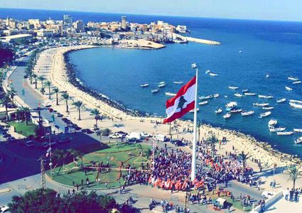 الواتساب الشرارة التي أطلقت الثورة في لبنان