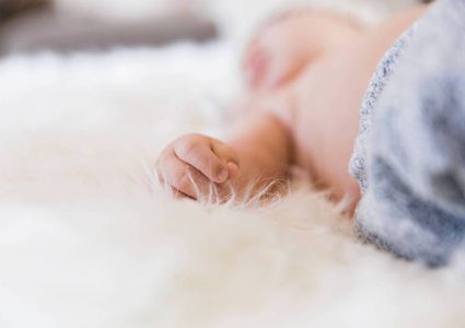 قضية ولادة طفل دون وجه تهز الرأي العام في البرتغال !