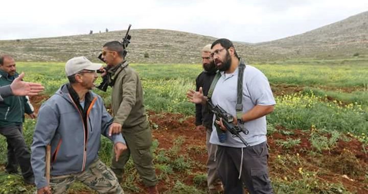 مستوطنون يهاجمون قاطفي الزيتون شمال غرب رام الله