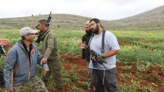 مستوطنون يهاجمون قاطفي الزيتون شمال غرب رام الله