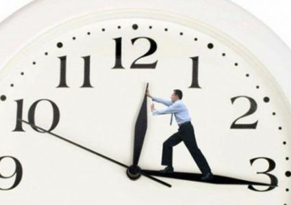 الليلة.. بدء العمل بالتوقيت الشتوي