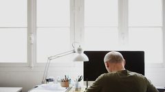 العمل الطويل يزيد من إصابة الرجال بالصلع