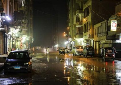 مصر: دعوات للمواطنين إلى البقاء في منازلهم