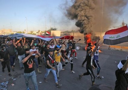 العراق: مئات المحتجين يقتحمون"المنطقة الخضراء"