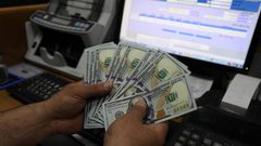 صرف 100دولار لـ75 ألف أسرة بغزة الأحد