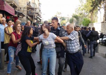 الاحتلال يقمع مسيرة تضامنية مع الأسرى في القدس