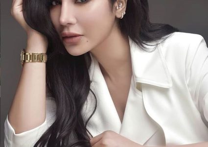 لجين عمران تحتفل بعيد ميلادها الـ42