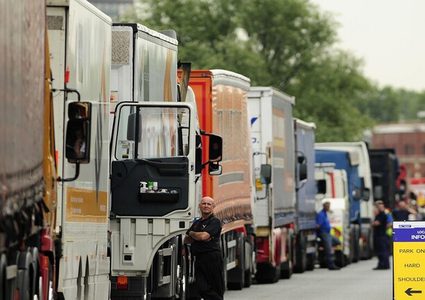 اعتقال شخصين بتهمة الاتجار بالبشر