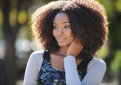 فنانية لبنانية تدعو إلى تصفيف الشعر على الطراز الإفريقي !