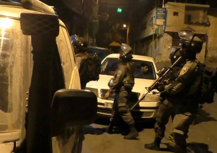 حملة اعتقالات ومداهمات بالضفة