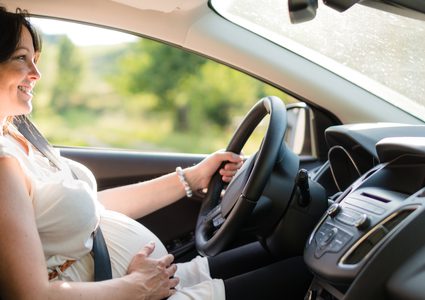 نصائح لمساعدة المرأة الحامل على القيادة