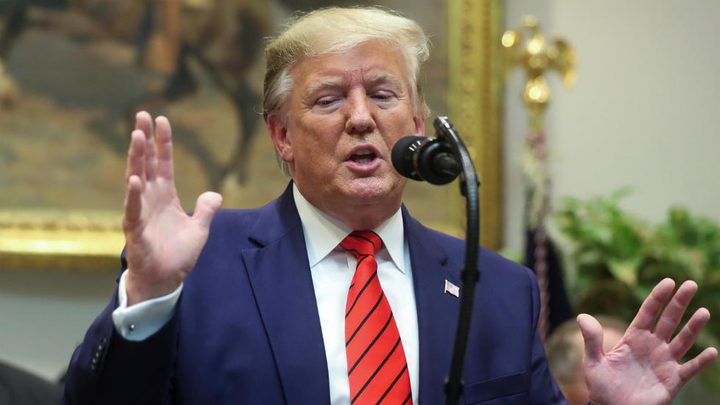 ترامب يبدي امتعاضه من قرار عملاق التكنولوجيا "أبل"