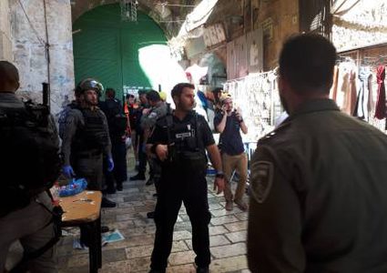 قوات الاحتلال تعتقل شاباً بزعم محاولته تنفيذ عملية طعن في القدس