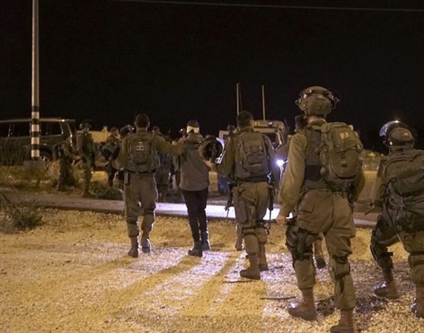 اعتقالات ومداهمات في الضفة