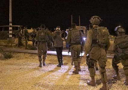 اعتقالات ومداهمات في الضفة