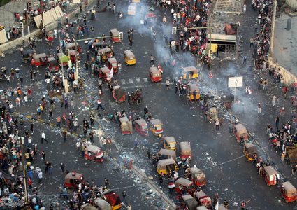 13 قتيل و865 إصابة في إطلاق نار على محتجين في كربلاء