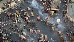 13 قتيل و865 إصابة في إطلاق نار على محتجين في كربلاء