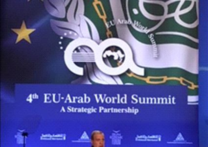 أبو ردينة يطالب أوروبا باتخاذ موقف موحد في حماية الشرعية الدولية