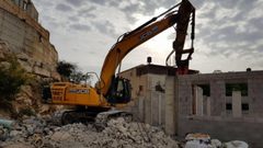 الاحتلال يهدم منزلاً جنوب طولكرم