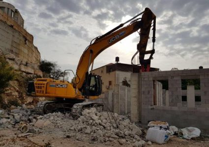 الاحتلال يهدم منزلاً جنوب طولكرم