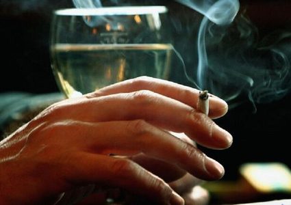 التدخين والكحول سبب رئيسي في الإصابة بسرطان الحلق