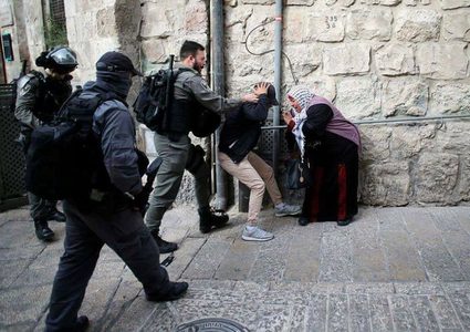 الاحتلال يعتقل 7 شبان من شارع الواد بالقدس المحتلة