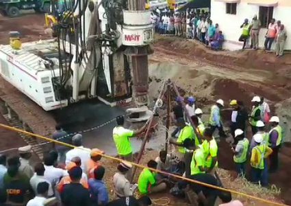 الهند.. محاولات مستميتة لإنقاذ طفل عالق في بئر منذ أيام