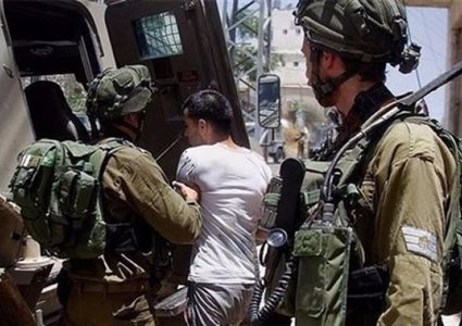 حملة اعتقالات ومداهمات بالضفة