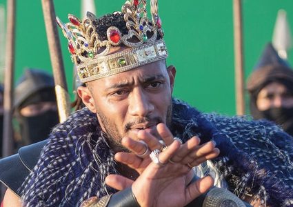 فتاة مغربية تسخر من محمد رمضان