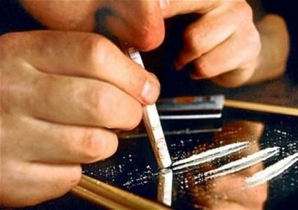 مواطن يبلغ الشرطة عن شقيقه لتعاطيه المخدرات