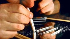 مواطن يبلغ الشرطة عن شقيقه لتعاطيه المخدرات