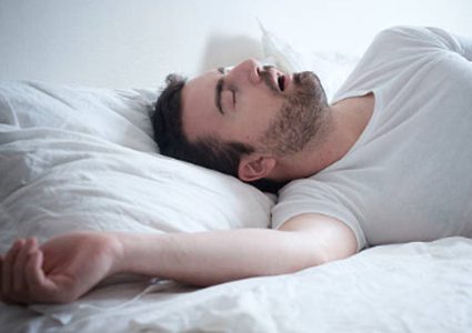 يزرع بالذقن.. ابتكار جهاز يمنع الشخير تمامًا!