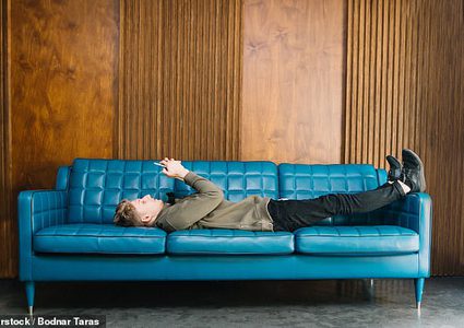 غالبية الناس يفضلون تصفح الهواتف على ممارسة الرياضة