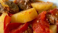 الكفتة المحمرة مع البطاطس