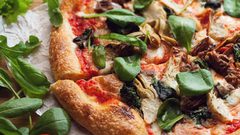 بيتزا بالسبانخ والجبن