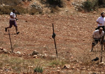 إصابة ثلاثة مزارعين إثر هجوم للمستوطنين جنوب نابلس