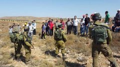 الاحتلال يمنع المزارعين من الوصول إلى أراضيهم