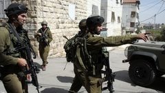 الاحتلال يعتقل ناشطا على حاجز عسكري شرق طوباس