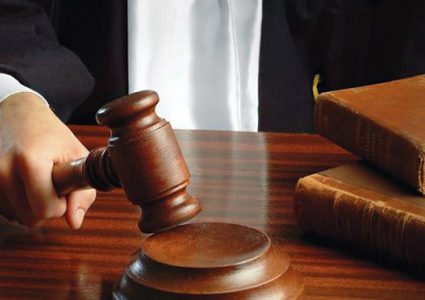 الأشغال الشاقة 15 سنة وغرامة مالية على متهم ببيع مواد مخدرة