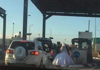 قوات الاحتلال تحتجز عروسين على حاجز "الكونتينر"