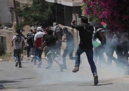 عشرات حالات الاختناق بقمع الاحتلال لمسيرة كفر قدوم