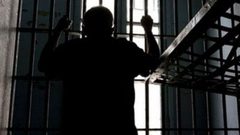 أربعة أسرى يدخلون أعواما جديدة في سجون الاحتلال
