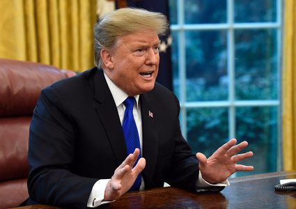 ترامب يصف مرشحًا منسحبًا من الانتخابات الأميركية بـ"الكلب"