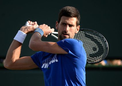 نوفاك جوكوفيتش يسحق تيتيباس في بطولة باريس للتنس