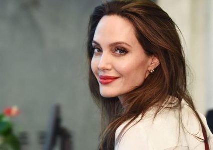 انجلينا جولي تدهورت حياتها بعد الانفصال عن براد بيت