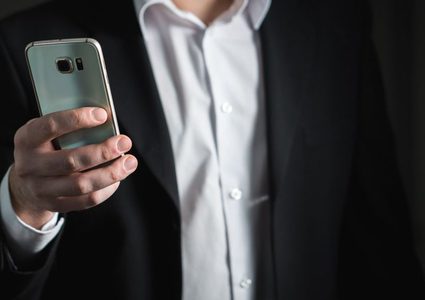 ساحر يخترق هاتف إعلامي مصري