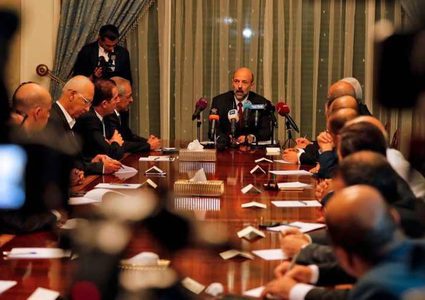 الرزاز يطلب من وزراء الحكومة تقديم استقالاتهم