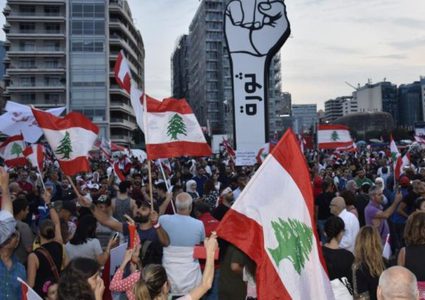 لبنان: المحتجون يغلقون الطرق في بيروت